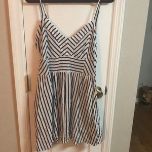Express dress with pockets